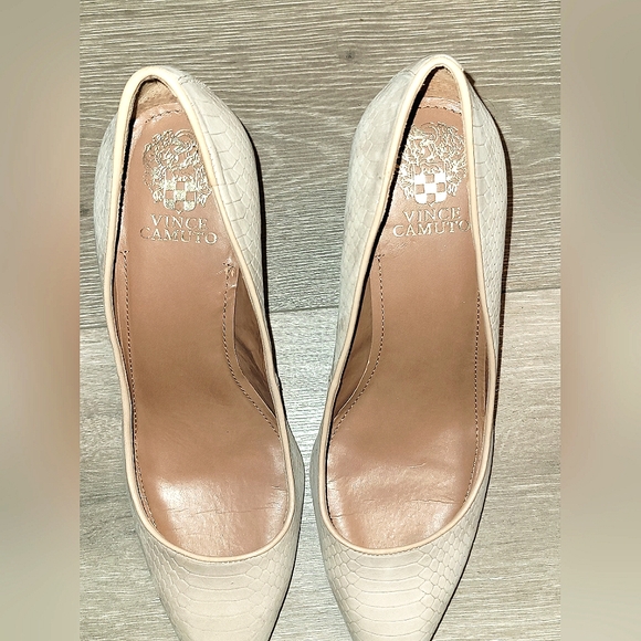 Vince Camuto | Blush | Suede Snake Embossed Pumps | Size 9.5 M - Picture 3 of 9